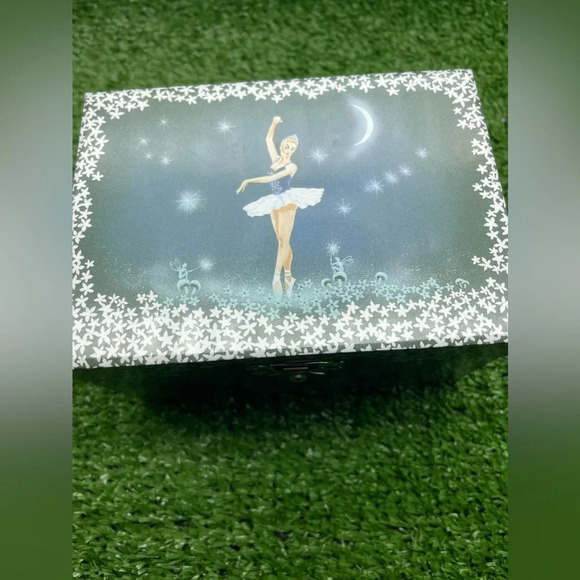 Twirling Ballerina and Mushrooms Musical Jewelry Storage Box, NWT 🩰🍄 - Picture 10 of 15